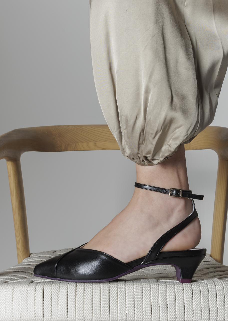 ADELA NEGRO ESENCIAL