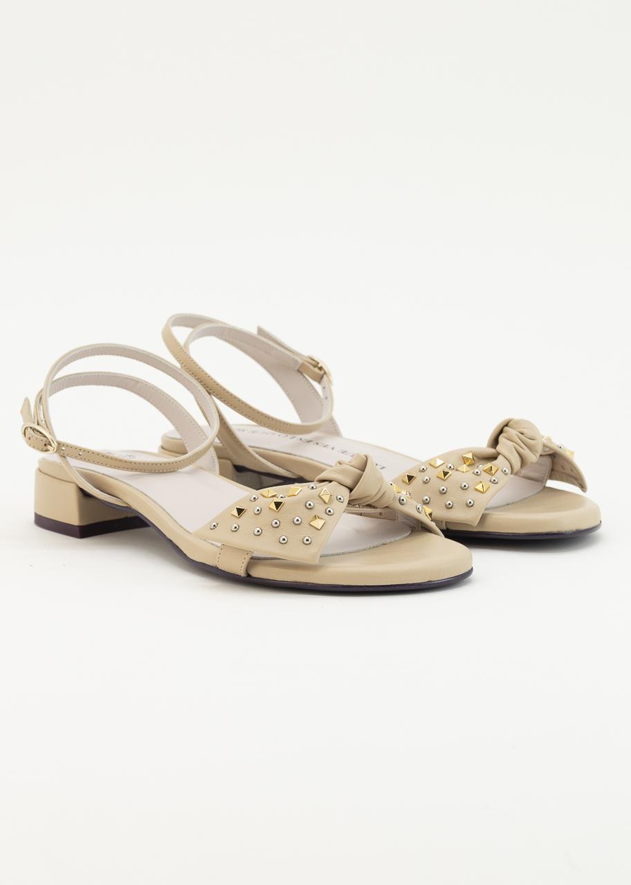 LARA TAUPE TACHAS