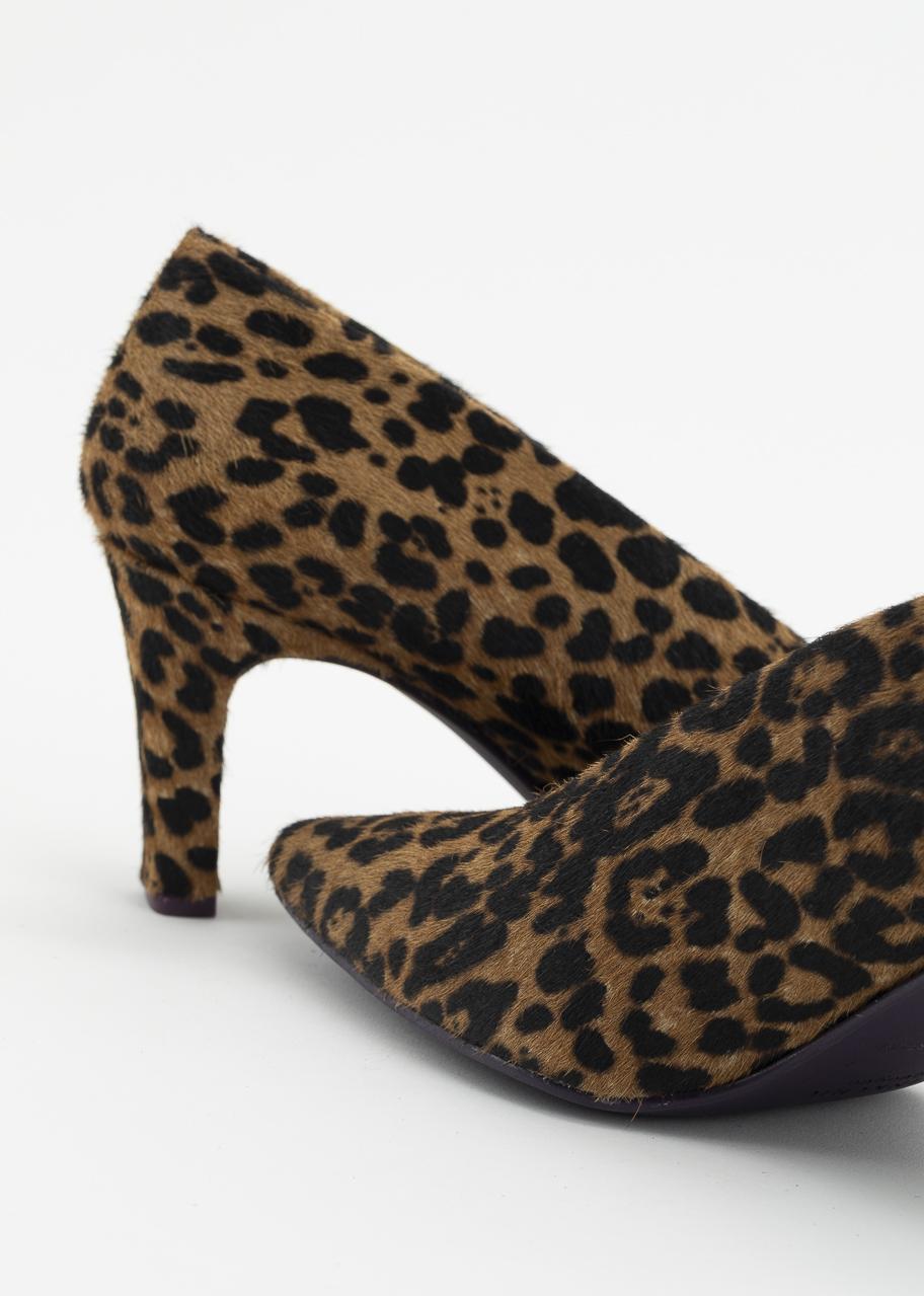 RENATA CAMEL LEO