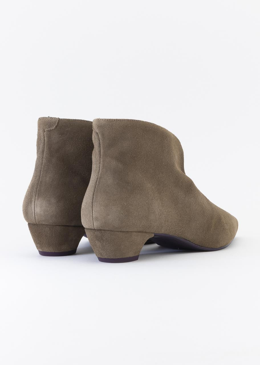 GABRIELA CAMEL ANTE