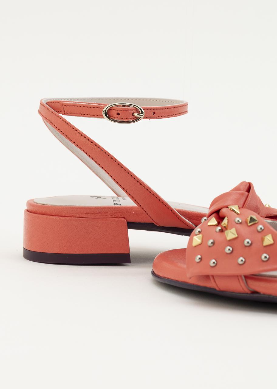LARA CORAL TACHAS